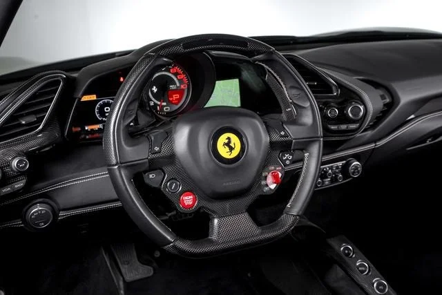 Used 2016 Bianco Avus Ferrari  image 31