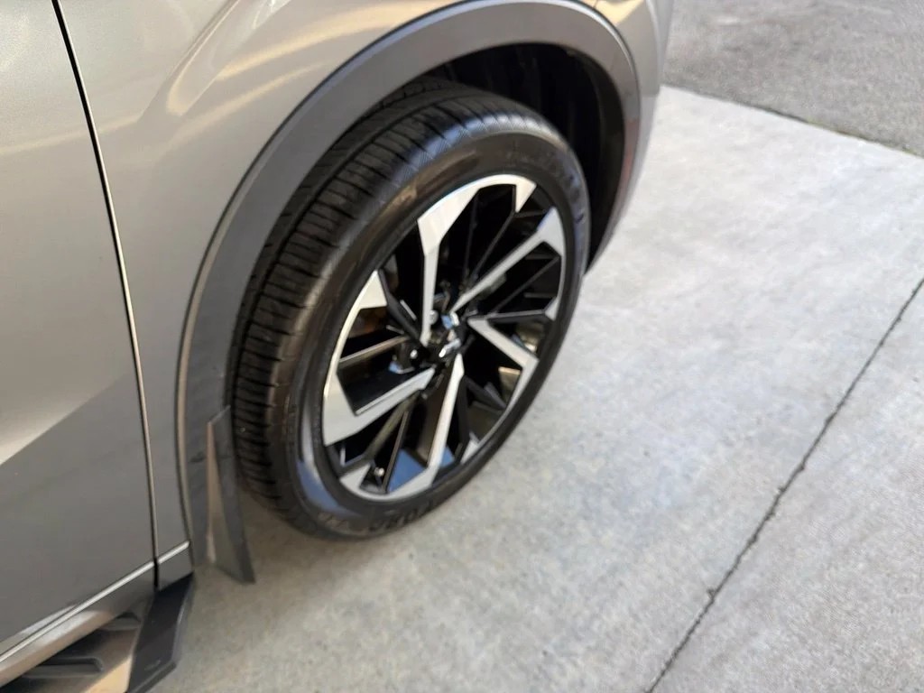 Used 2022 Silver Mitsubishi SEL image 24