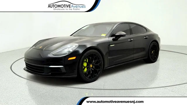 2018 Porsche Panamera 4 E-Hybrid w/ Sport Exhaust, Premium Pkg & 20'' Wheels