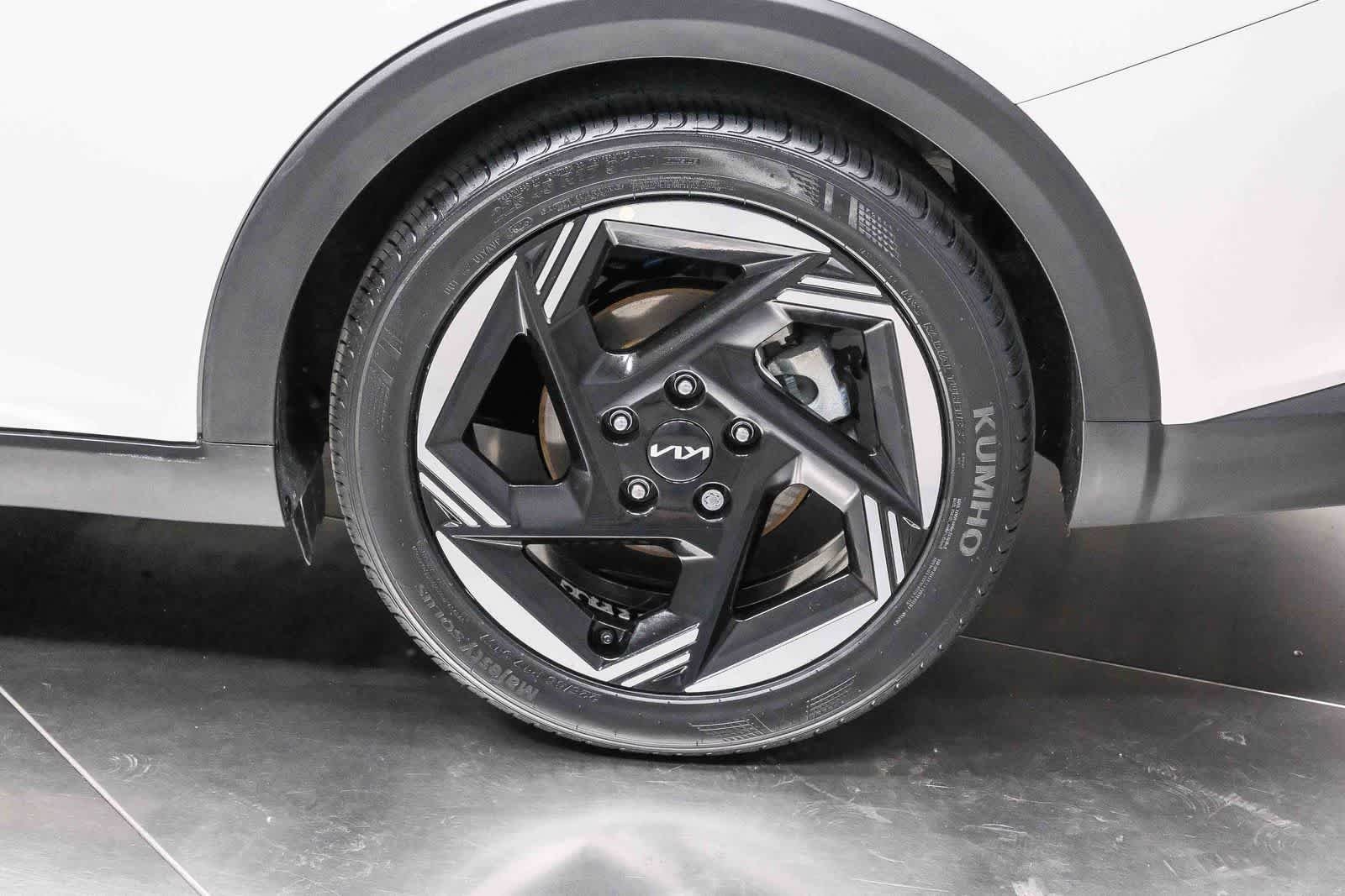 Used 2025 Snow White Pearl Kia EX image 9