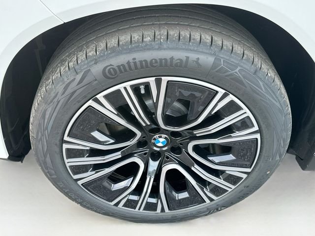 New 2026 White BMW 30 xDrive image 24