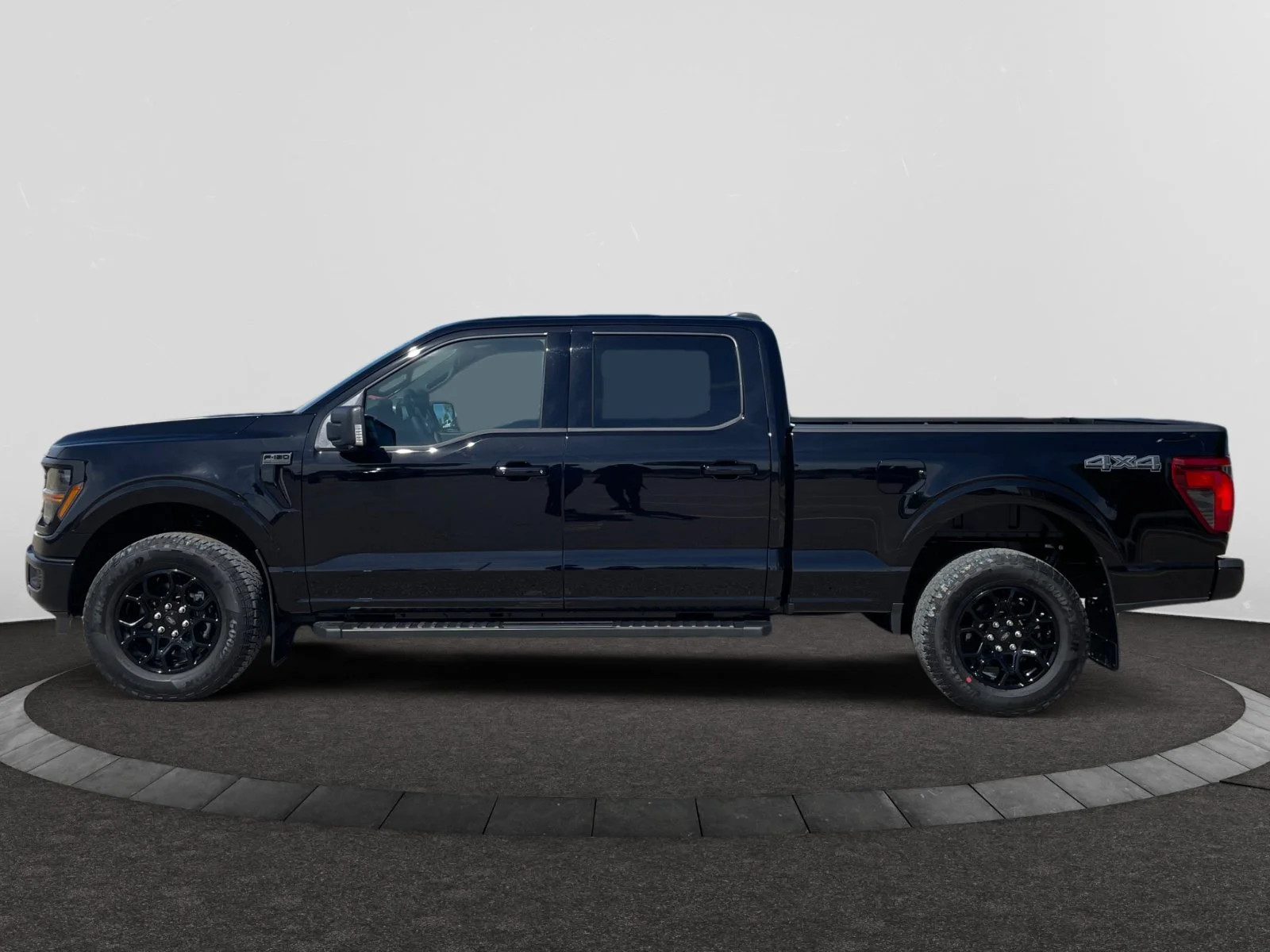New 2026 Agate Black Metallic Ford XLT image 2