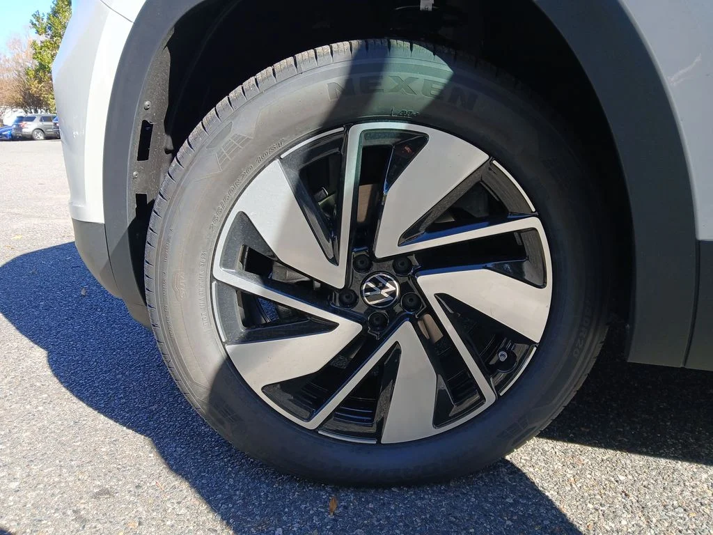 New 2026 White Volkswagen 2.0T SE w/Technology image 25