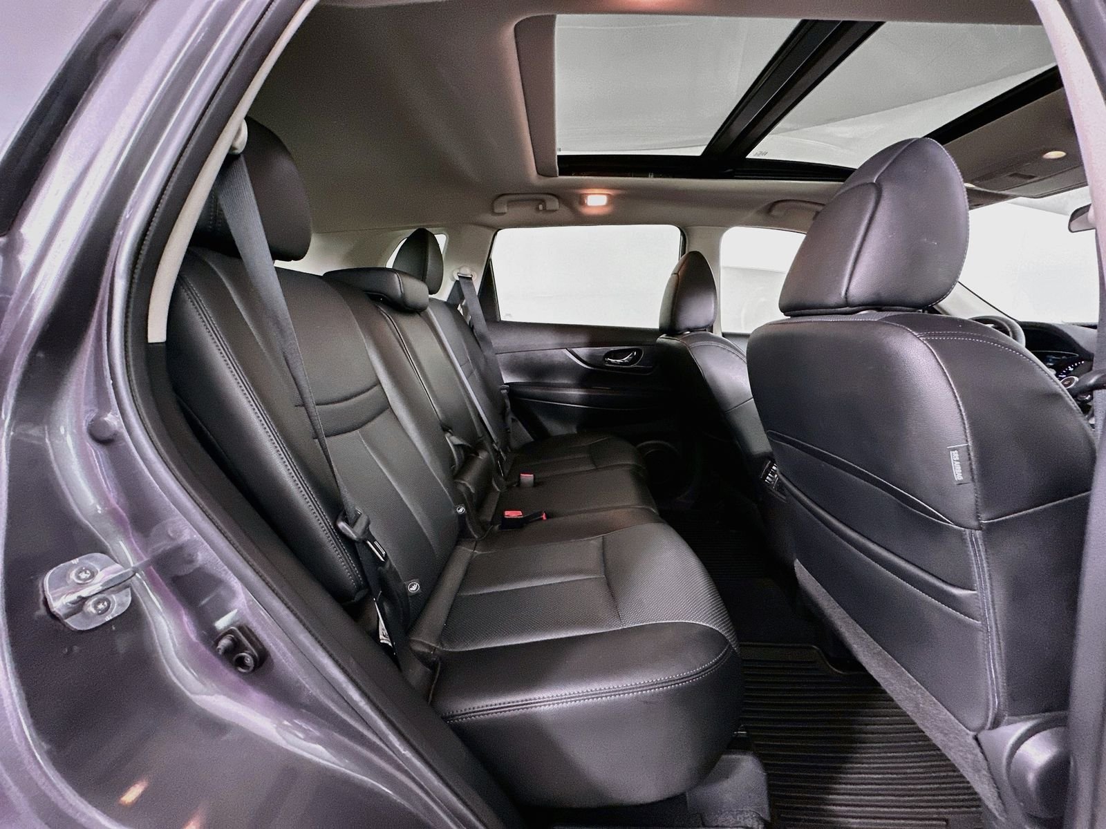 Used 2015 Gun Metallic Nissan SL image 29