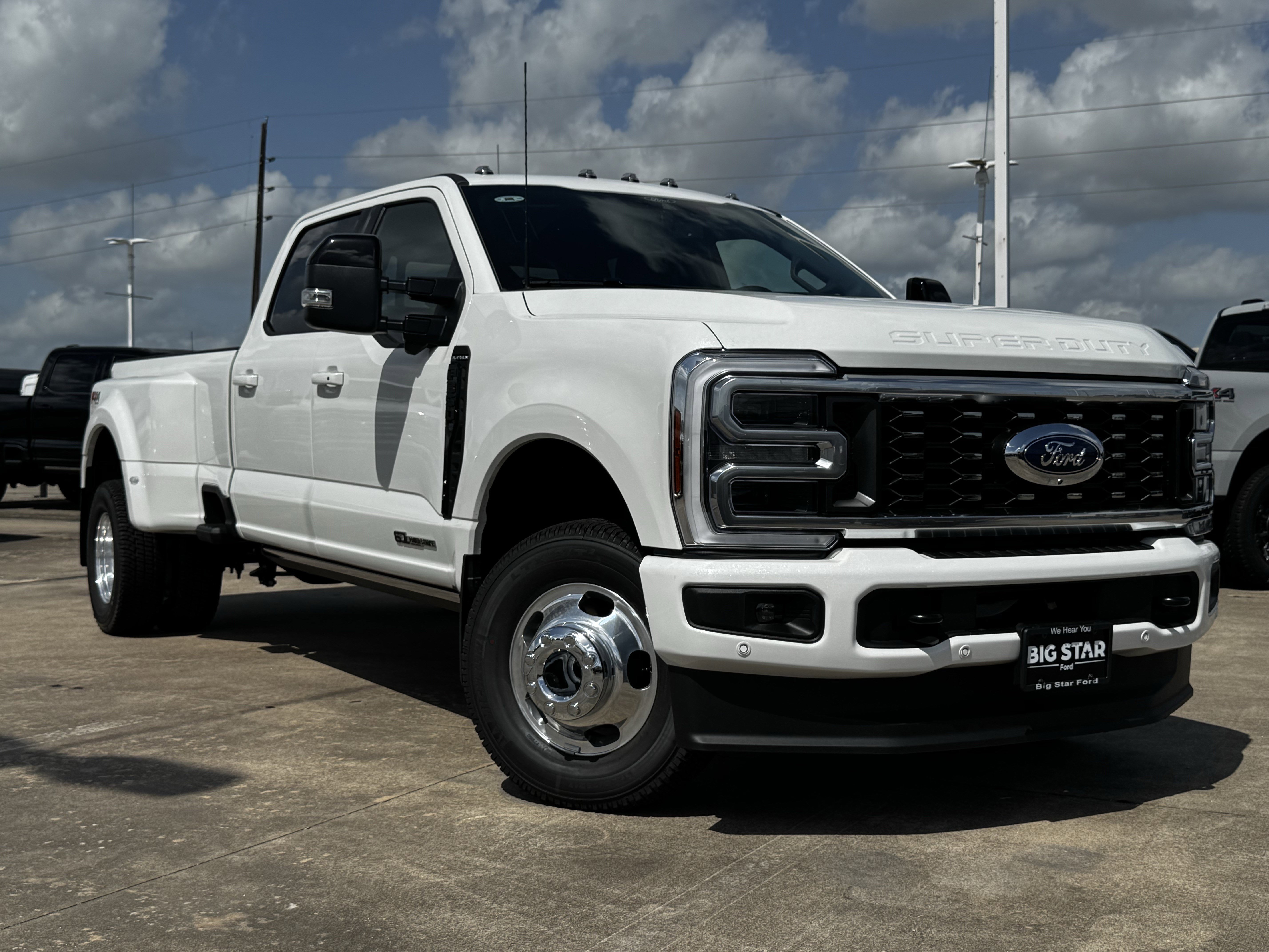 New 2026 Star White Metallic Tri-Coat Ford Platinum image 2