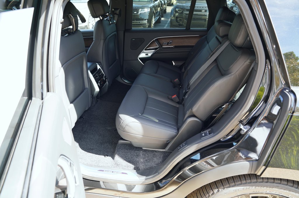 New 2027 Santorini Black Land Rover SE image 36