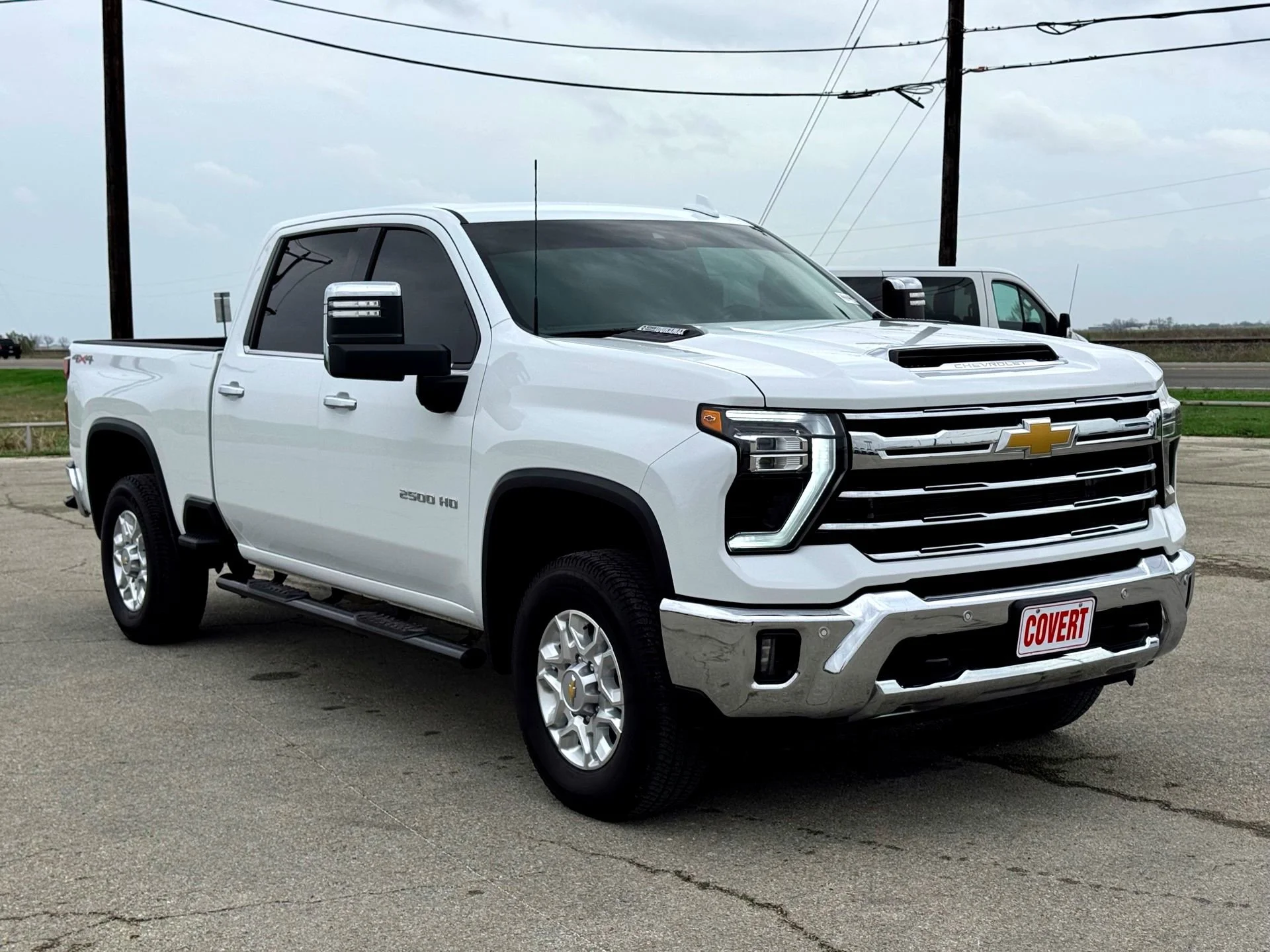 Used 2025 Summit White Chevrolet LTZ image 5