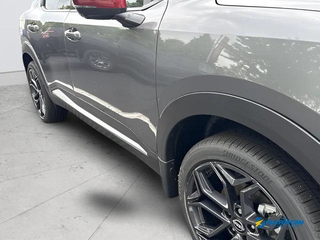 New 2026 Gun Metallic / Scarlet Ember Tintcoat Two-tone Nissan SR image 26