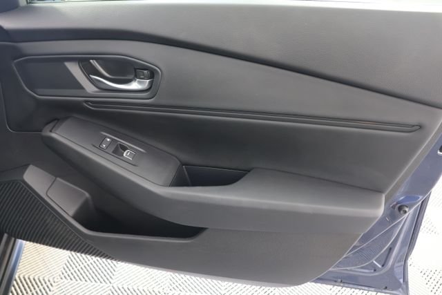 Used 2025 Blue Honda SE image 29