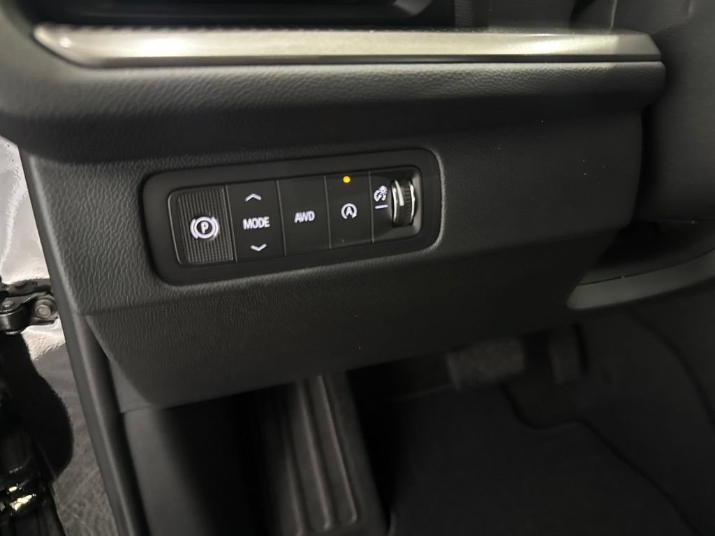 2027 Chevrolet Traverse LT - Photo 8