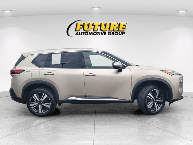 Used 2023 Gold Nissan SL image 3