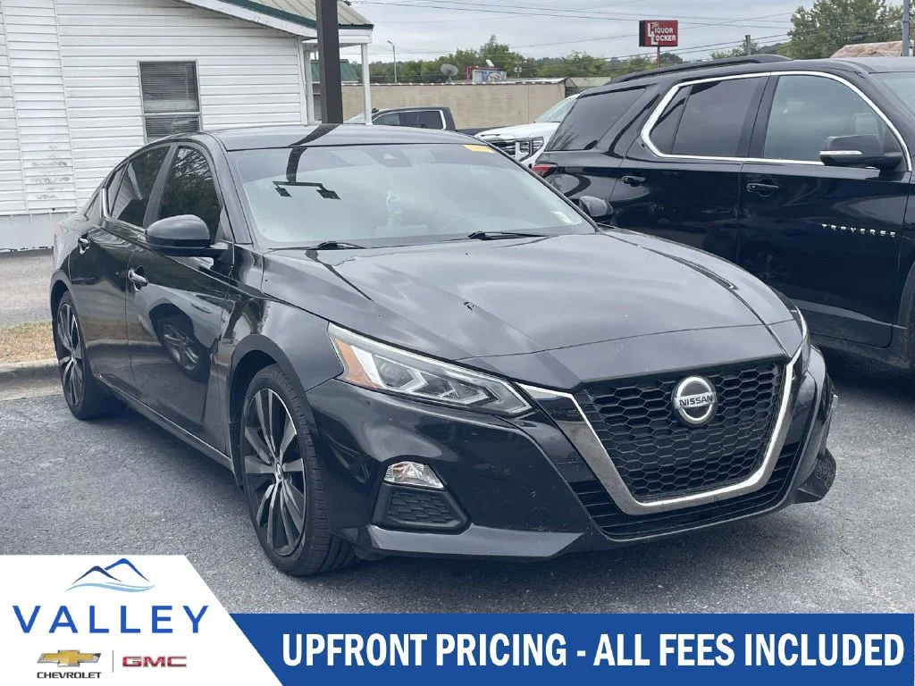 Used 2020 Black Nissan 2.5 SR image 1