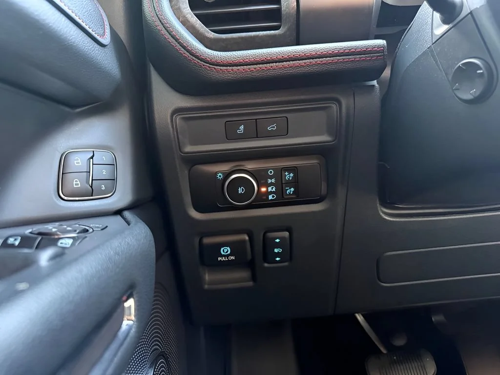 Used 2024  Ford Limited image 19