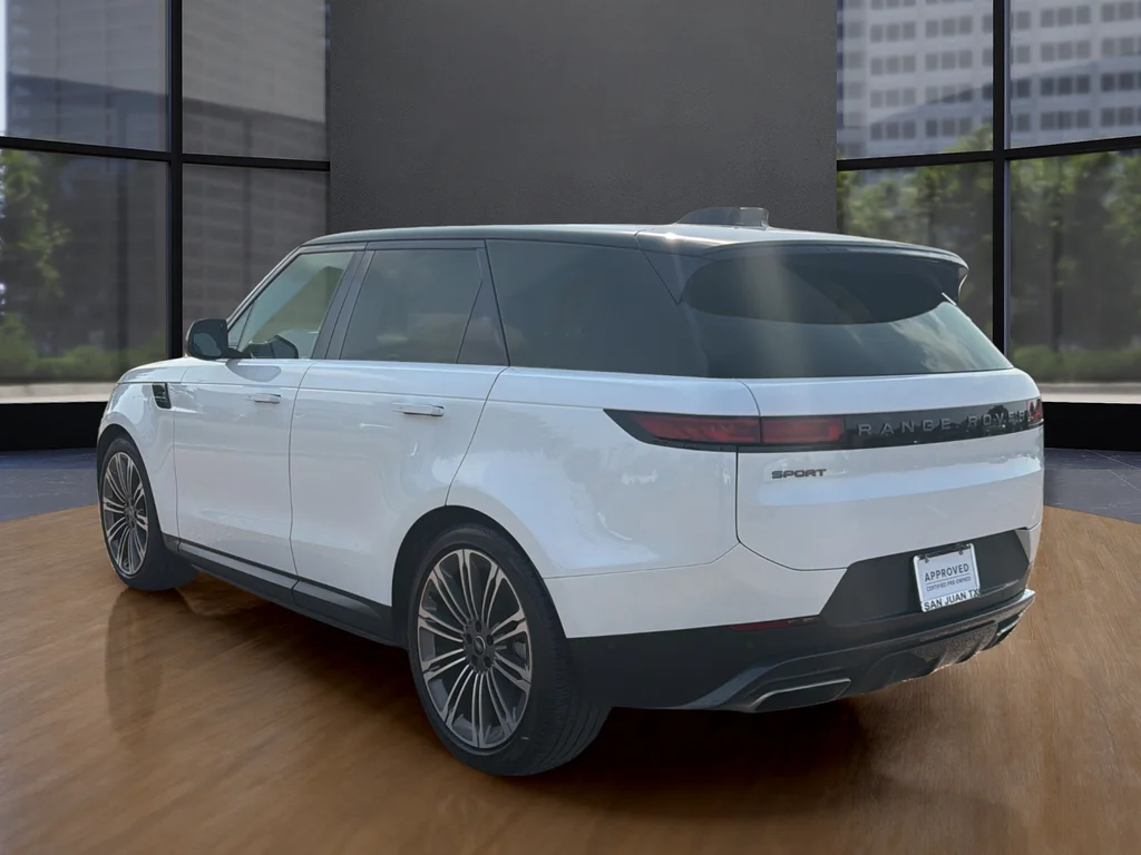 Used 2024 White Land Rover SE image 15