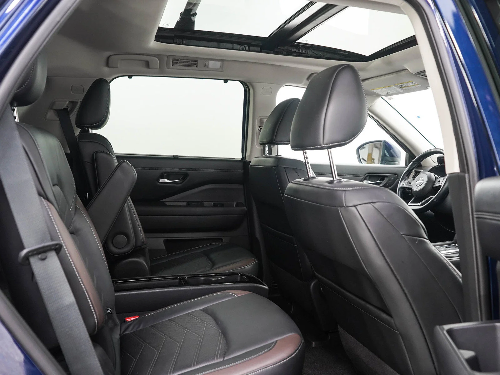 Used 2022 Deep Ocean Blue Pearl Nissan Platinum image 13