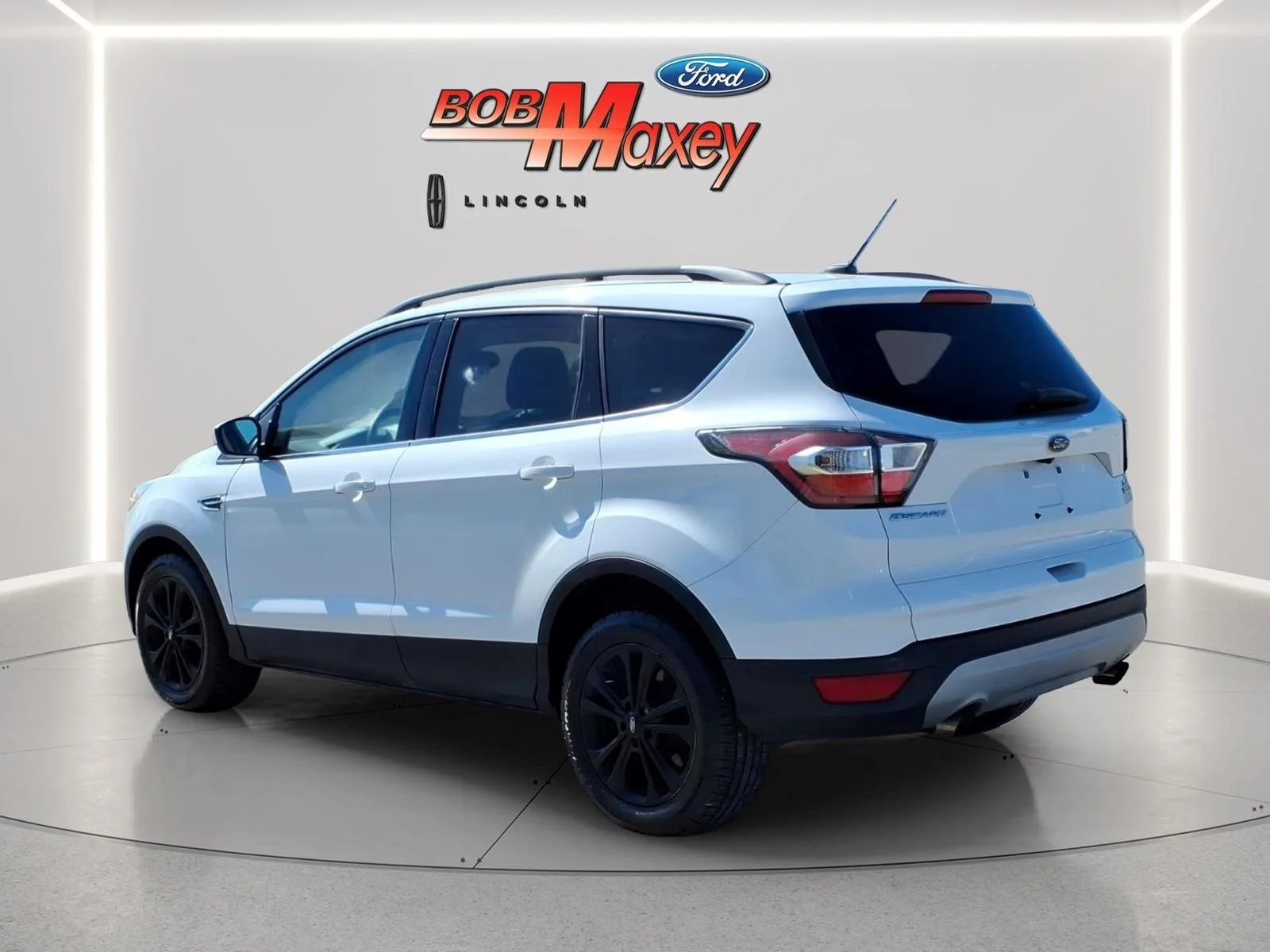 Used 2017 Oxford White Ford SE image 7