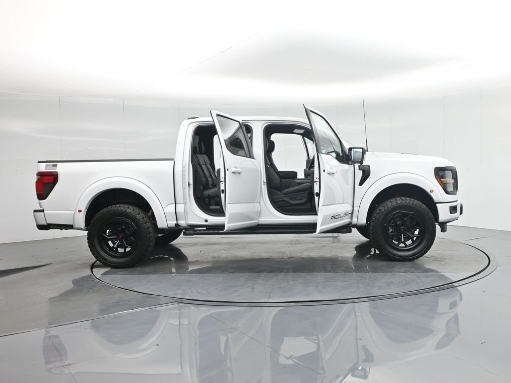 New 2025 Oxford White Ford XLT image 4