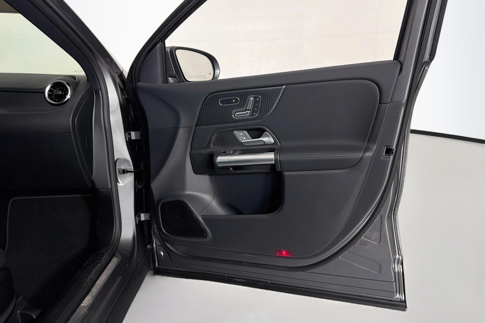 New 2026 Mountain Grey Metallic Mercedes-Benz GLA 250 SUV image 23