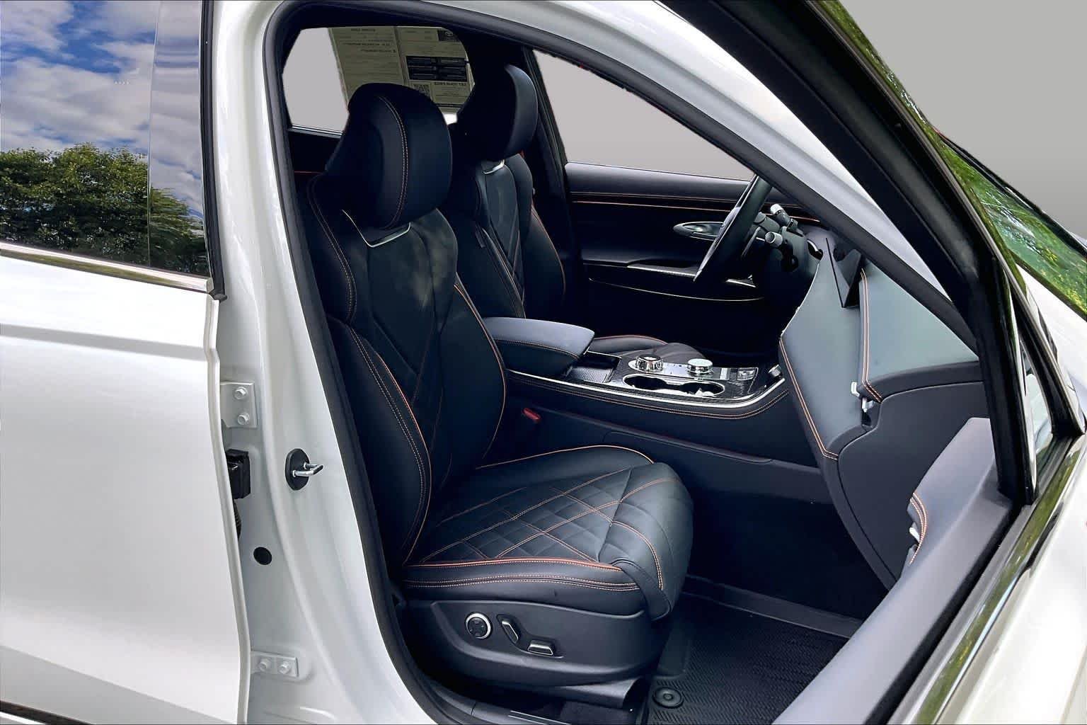 Used 2026 Uyuni White Genesis 3.5T Sport Prestige image 8