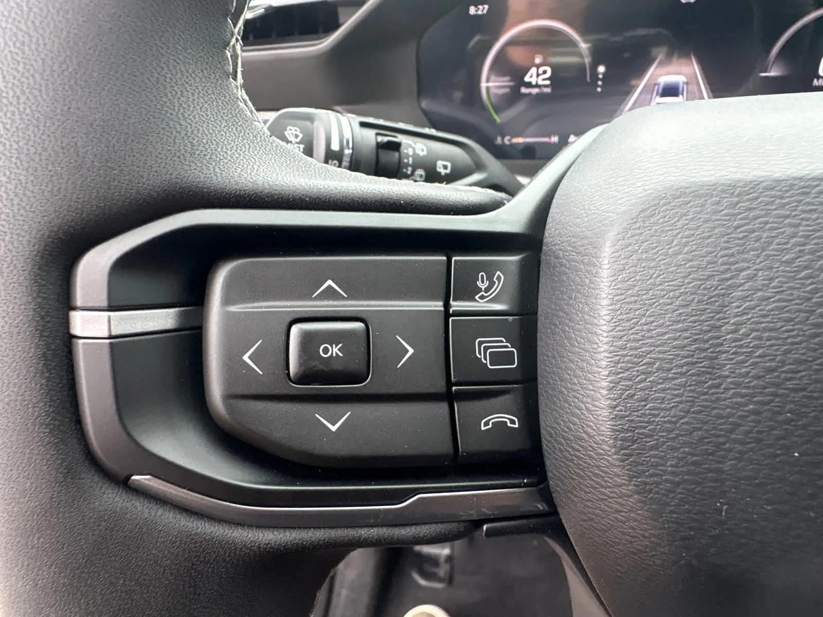 New 2026 Diamond Black Crystal Pearlcoat Jeep Laredo image 21