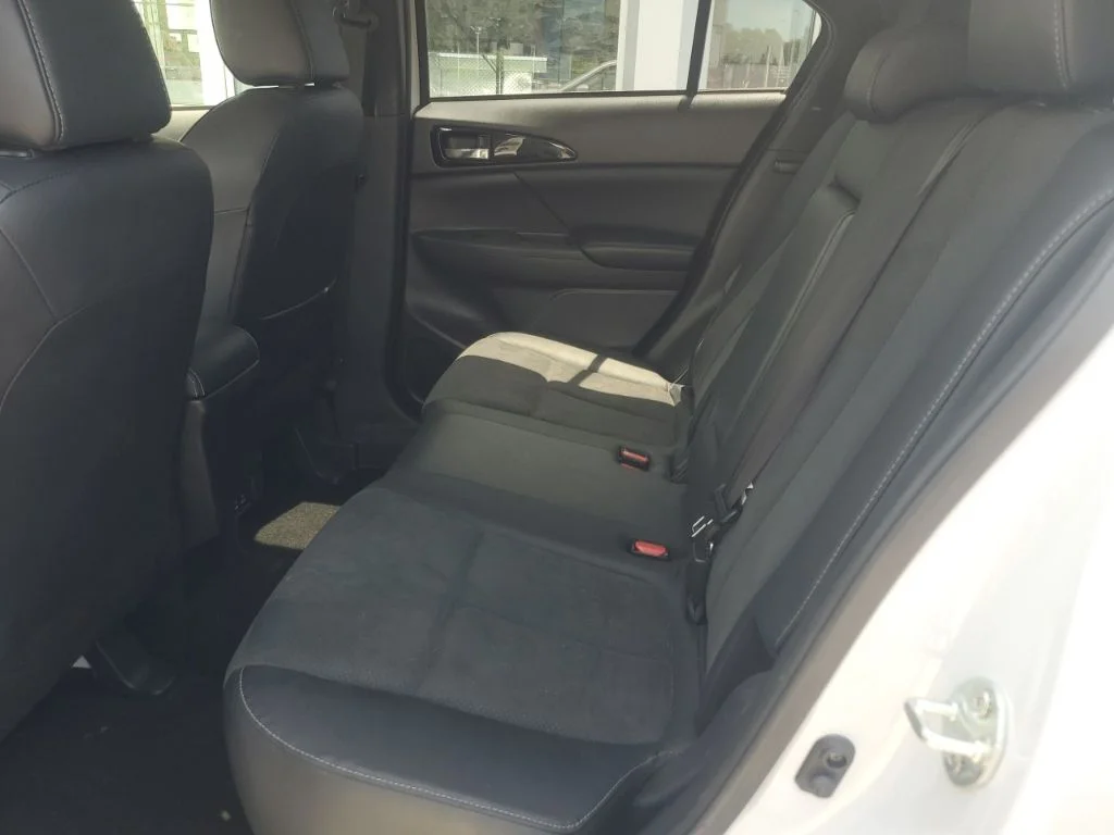 Used 2025 White Mitsubishi SE image 14