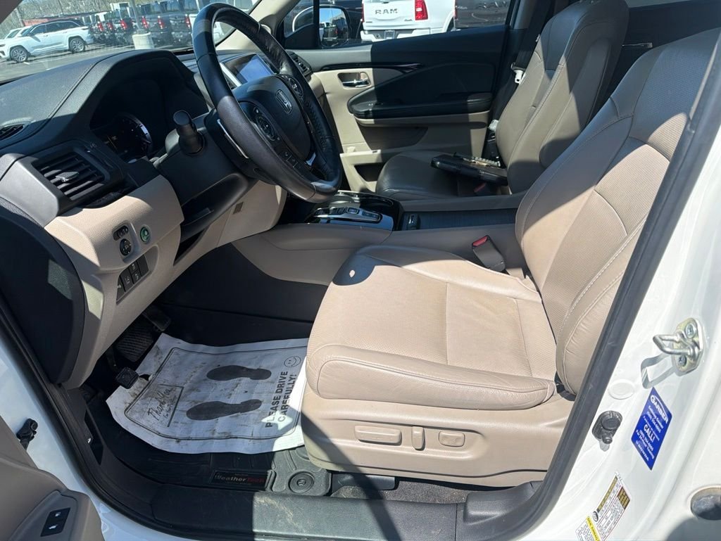 Used 2016 White Honda Elite image 11