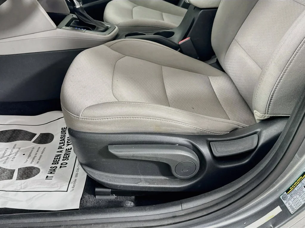 Used 2019 Machine Gray Hyundai Value Edition image 23