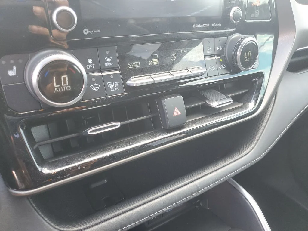 Used 2022  Toyota XLE image 21