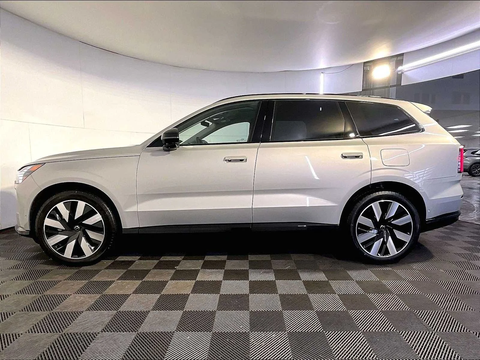Used 2025 Volvo EX90 Ultra with VIN 7JDE23VL0SG017418 for sale in Westwood, MA