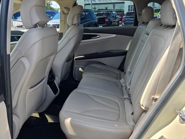 Used 2016 Platinum Lincoln Select image 12