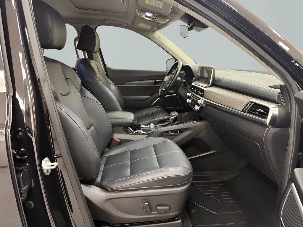 Used 2022 Black Kia EX image 12
