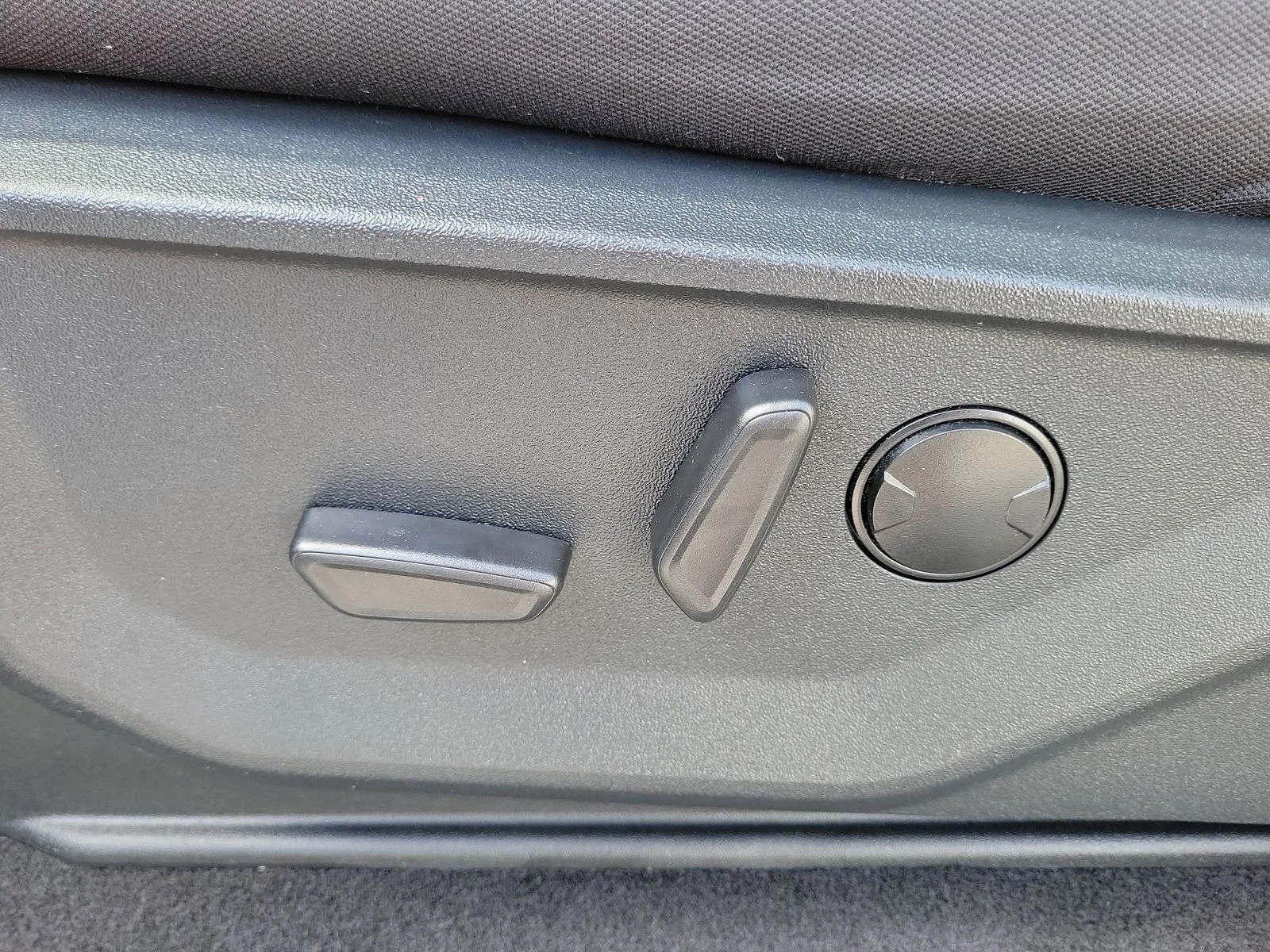 Certified Used 2025 Blue Ford XLT image 18