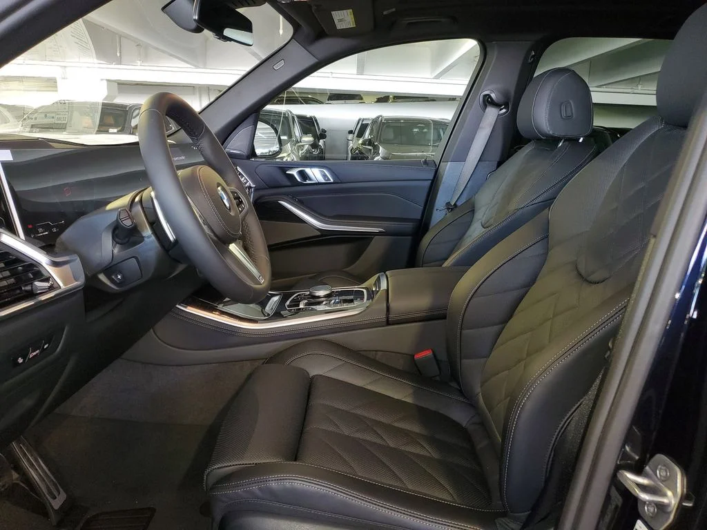 Used 2026 Black BMW sDrive40i image 16