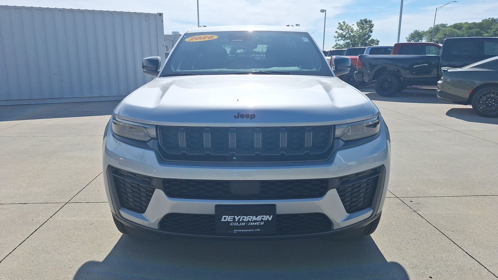 New 2026 Silver Zynith Exterior Paint Jeep Altitude image 9