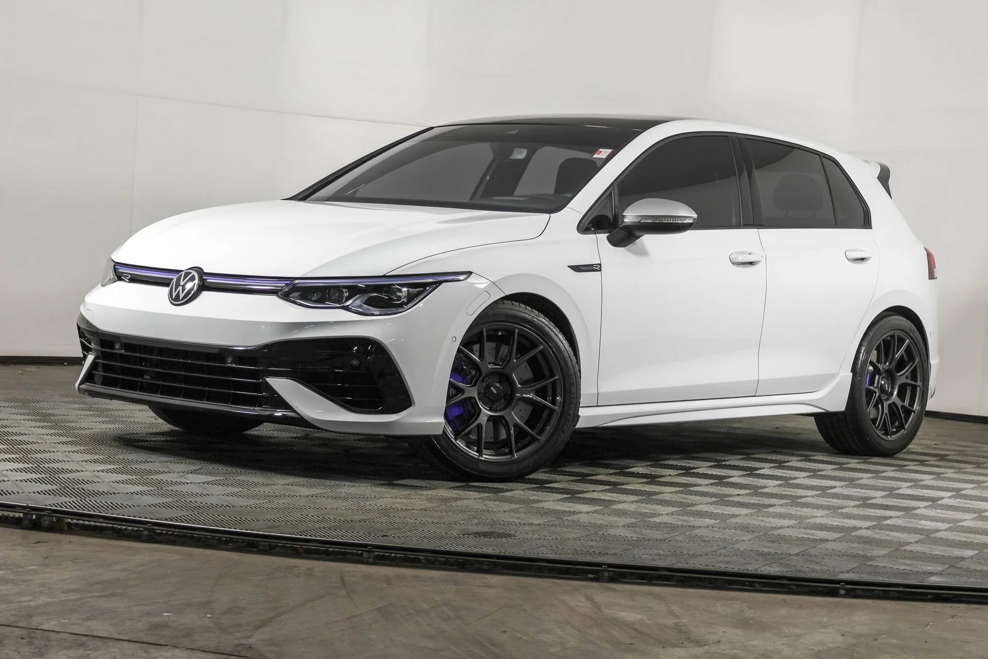 Used 2022 White Volkswagen NA image 2