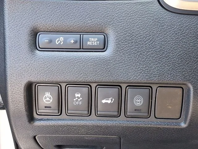 Used 2020 White Nissan Platinum Intelligent AWD image 23