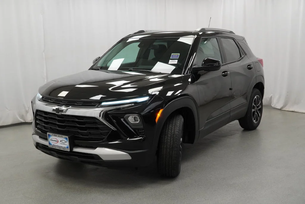 New 2026 Mosaic Black Metallic Chevrolet LT image 18