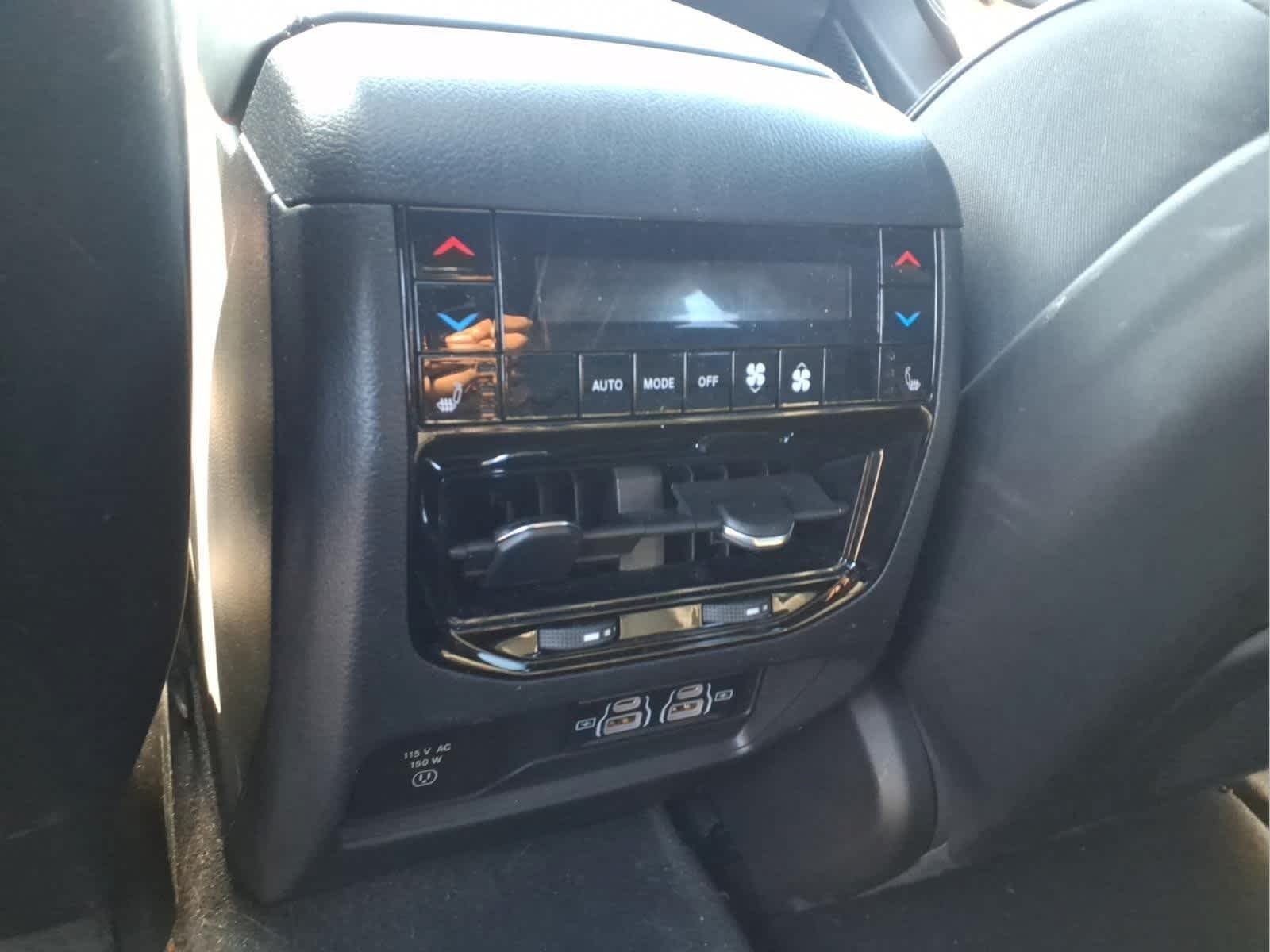 Used 2023 Diamond Black Crystal Pearlcoat Jeep Overland image 13