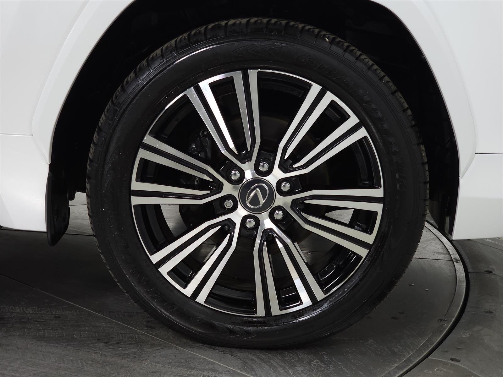 2024 Lexus LX Luxury - Photo 11