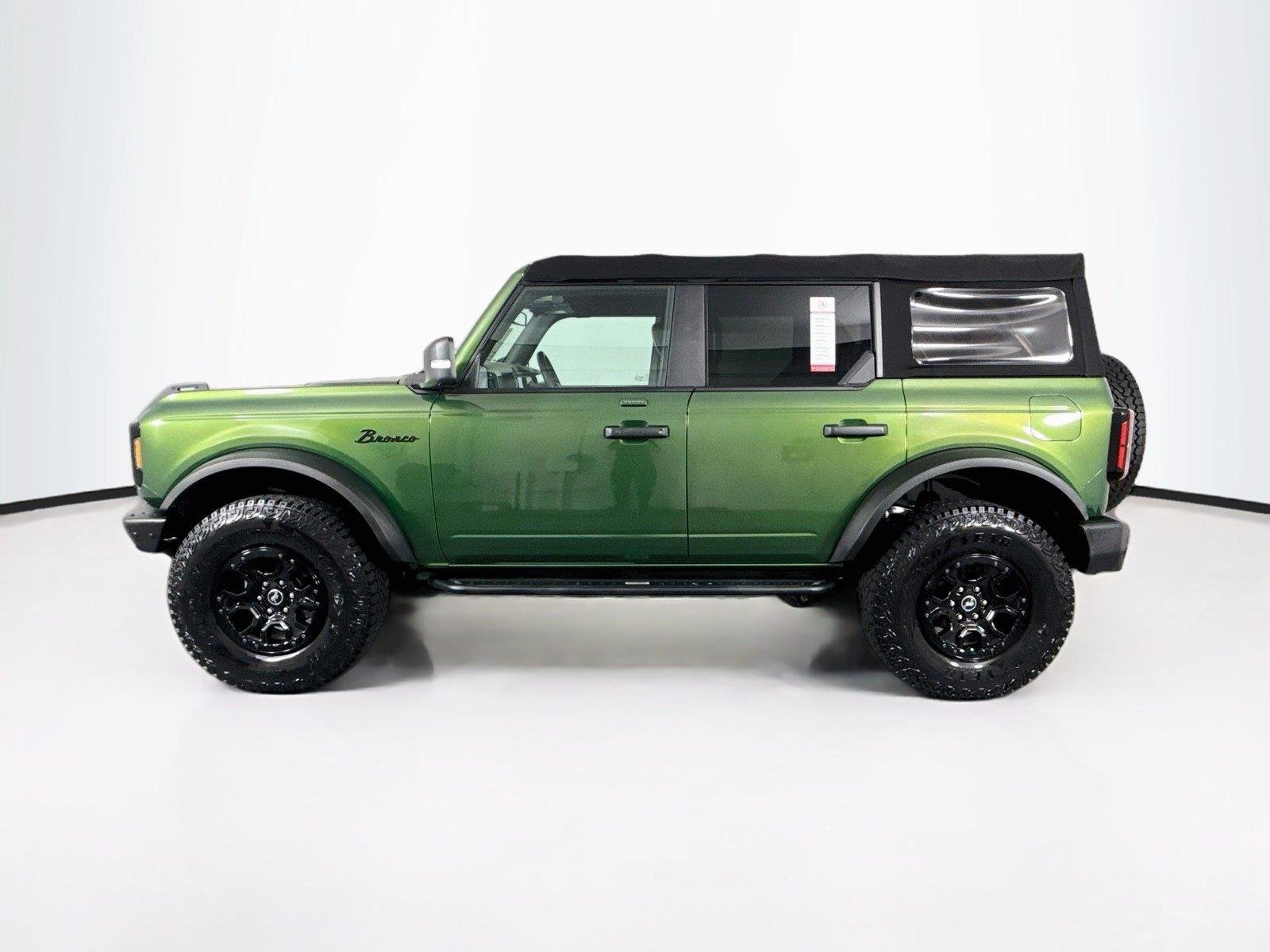 Used 2022 Eruption Green Metallic Ford Wildtrak image 14