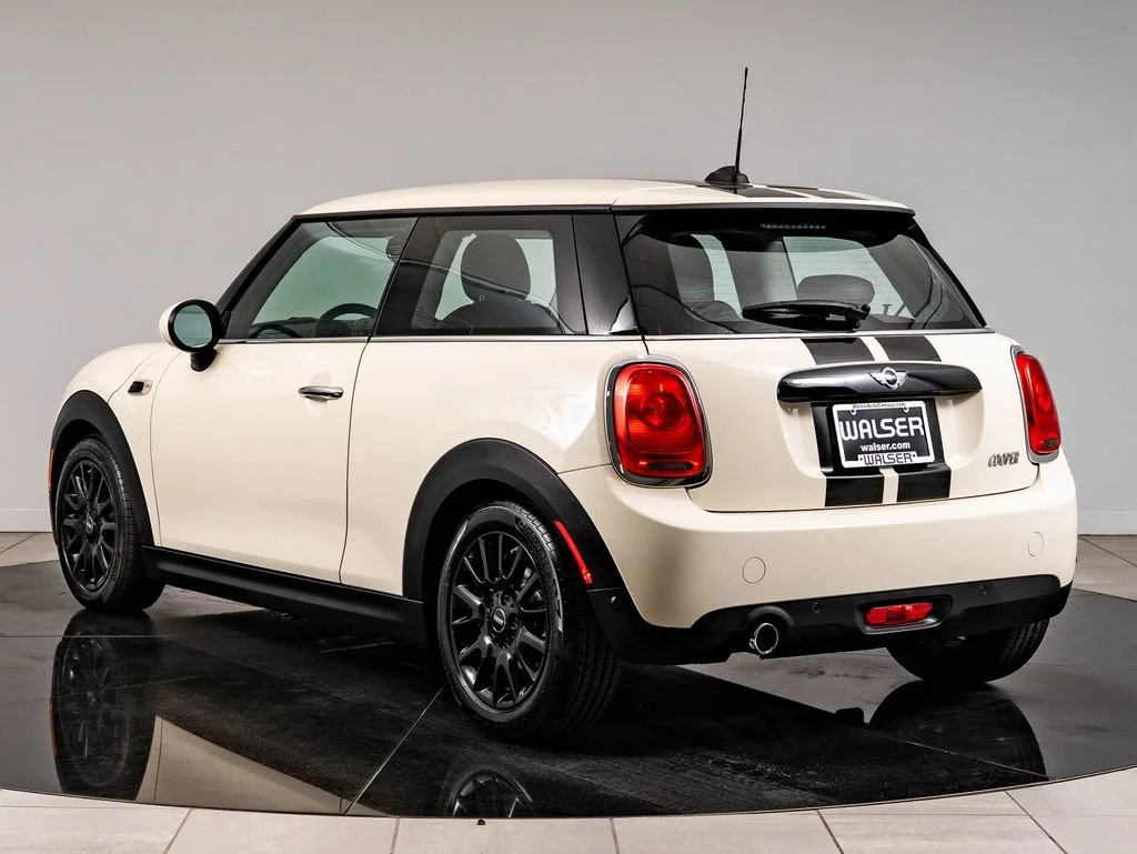 Used 2018 Pepper White MINI  image 6