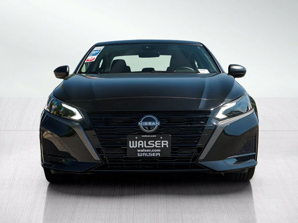 New 2026 Super Black Clearcoat Nissan 2.5 SV image 2