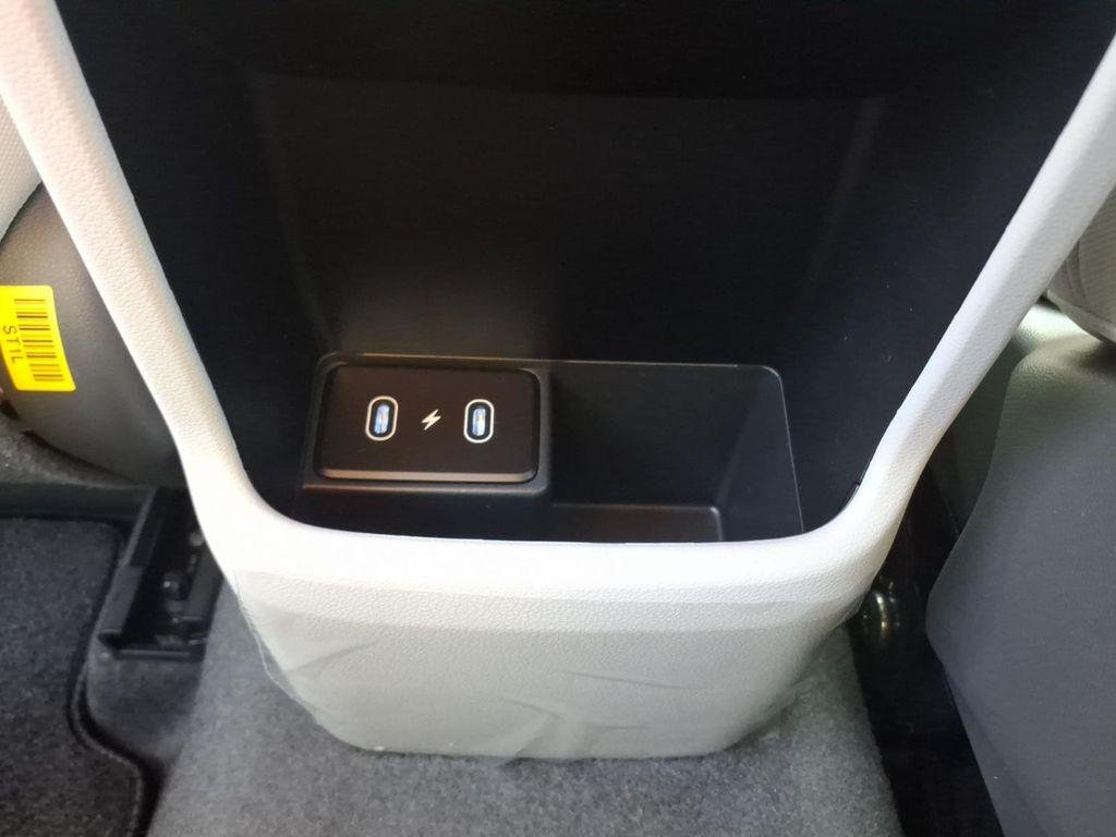 New 2027 Gray Hyundai SE FWD image 12