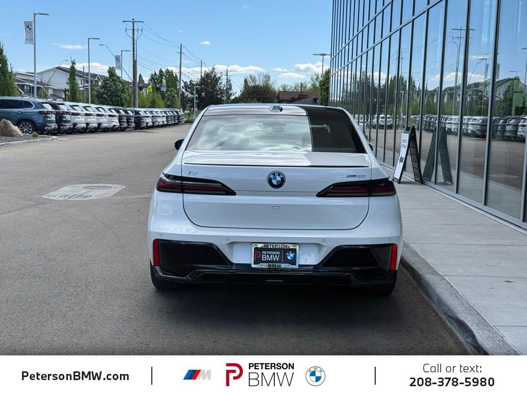 Used 2025 Mineral White Metallic BMW xDrive60 image 4