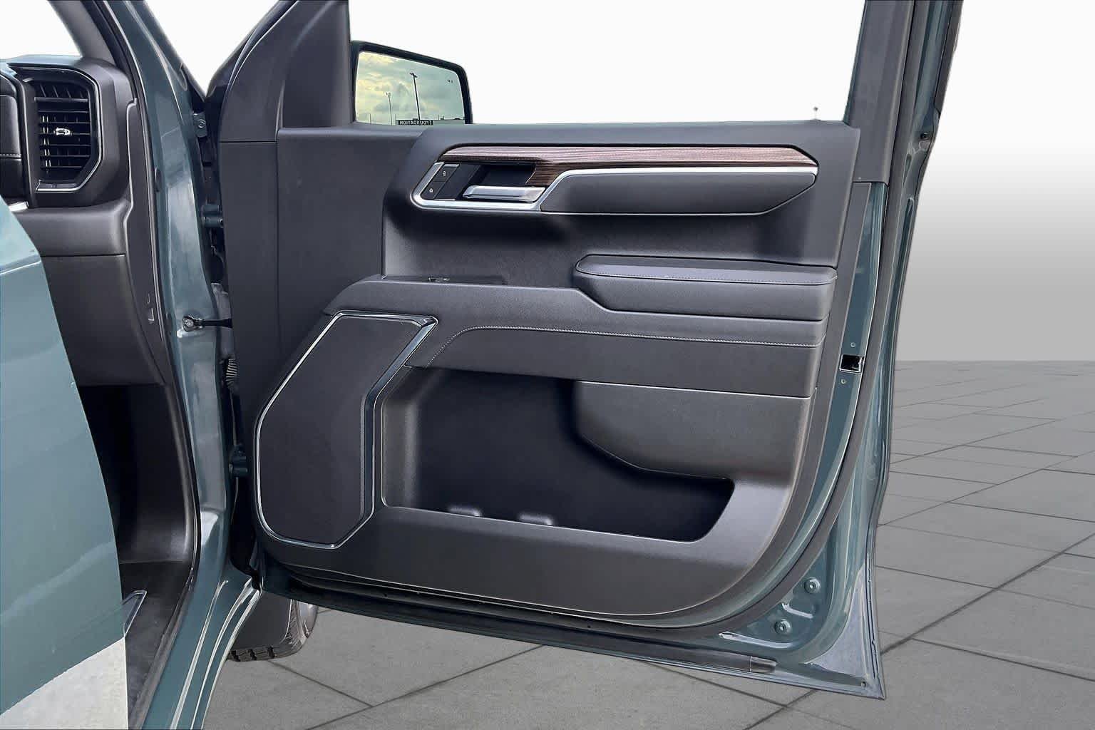 Used 2025 Cypress Gray Chevrolet LT image 43