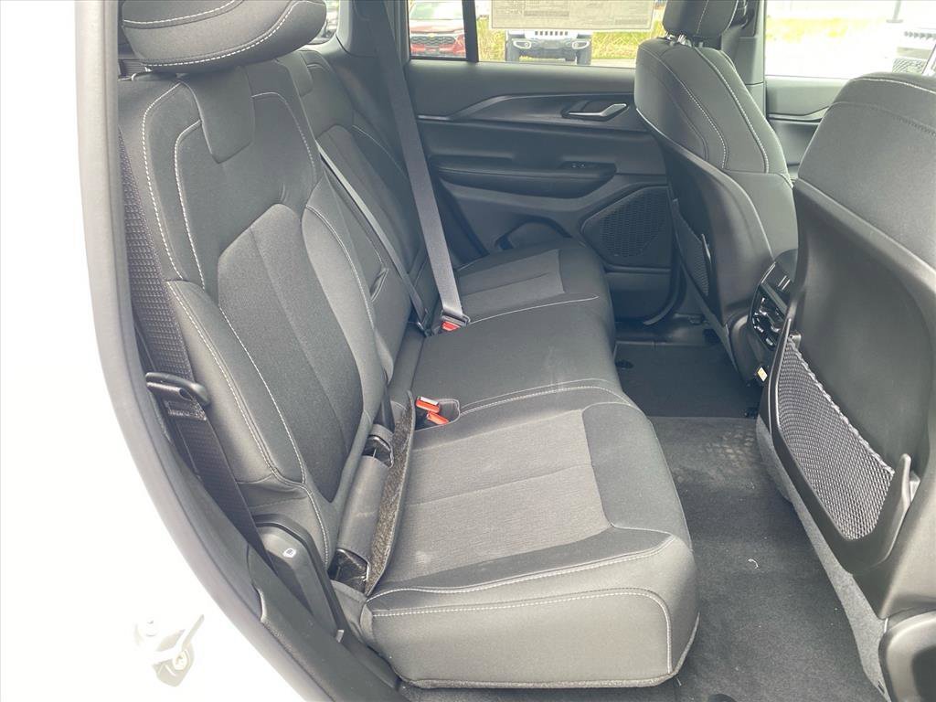 New 2026 Bright White Clear-Coat Exterior Paint Jeep Laredo X image 16