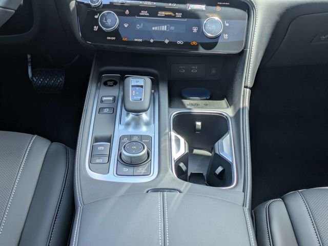 New 2027 2T RAD WHT INFINITI Sport AWD image 20