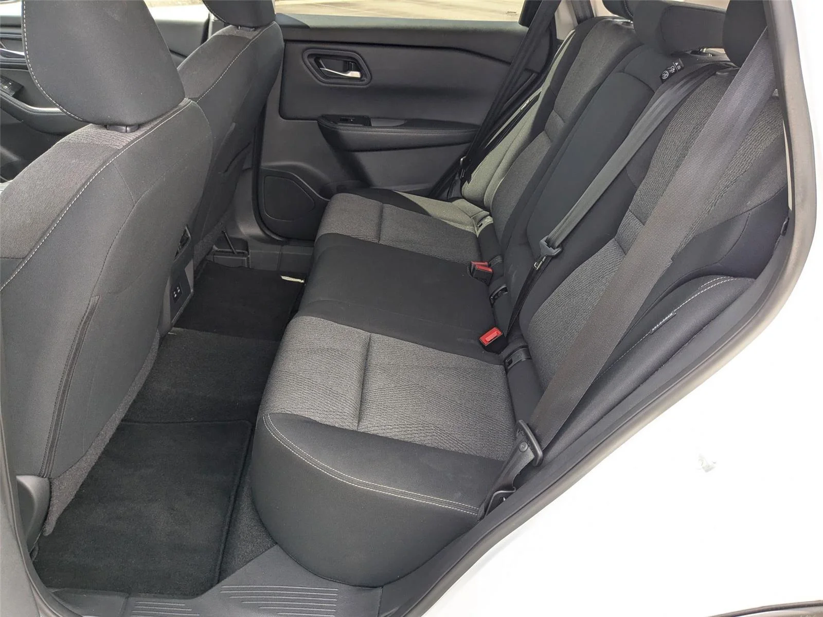 Used 2024 Everest White Pearl Nissan SV image 33