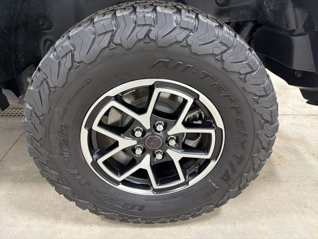 Used 2025 Granite Crystal Clearcoat Metallic Jeep Rubicon image 8