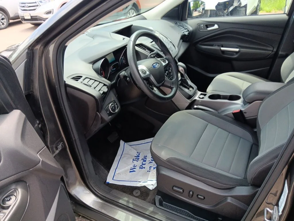 Used 2016 Magnetic Ford SE image 11
